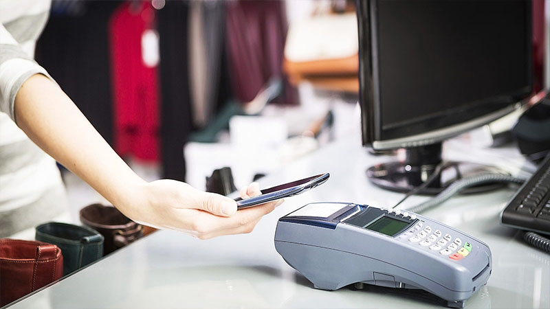 person paying with apple pay on card machine